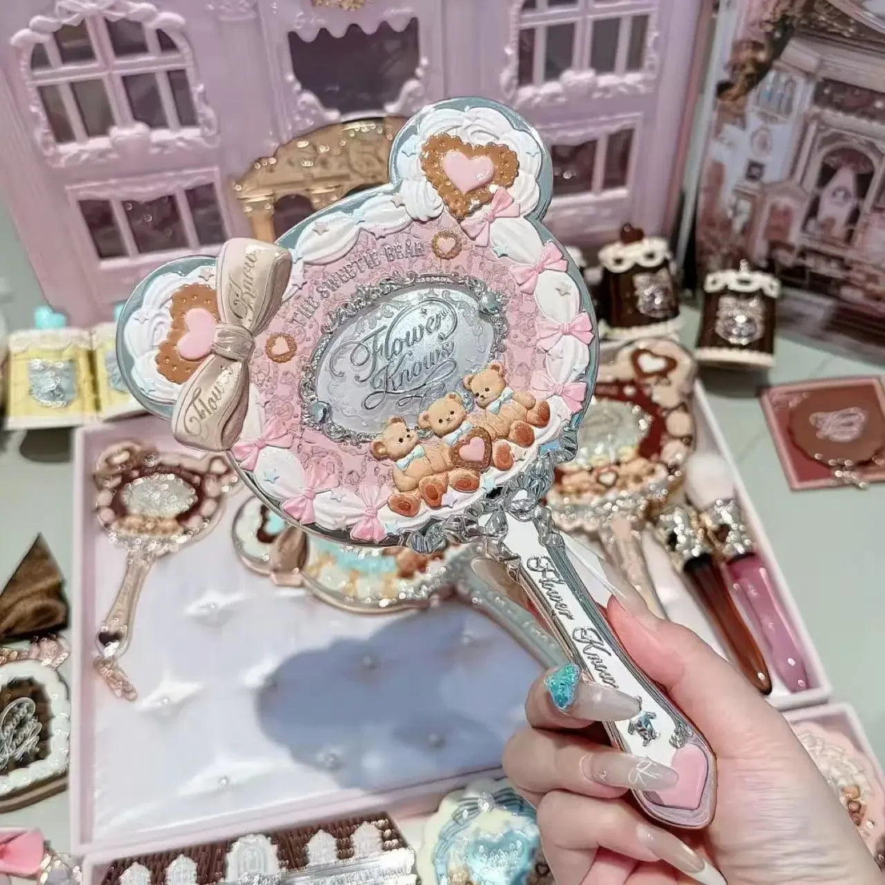 Flower Knows – The Sweetie Bear Hand Mirror