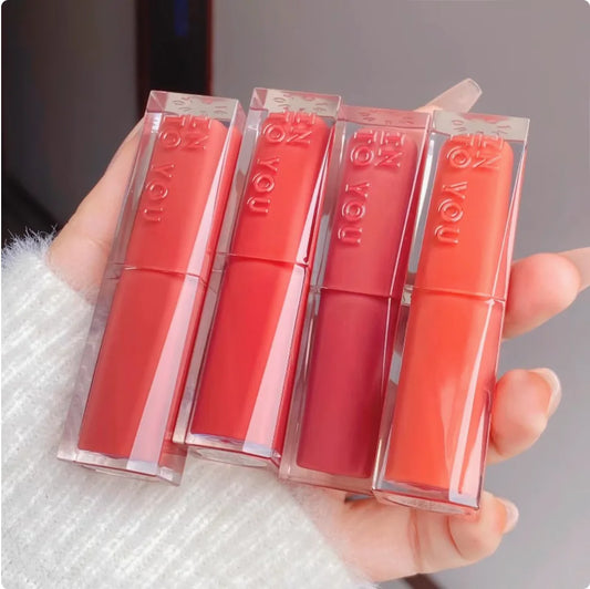 Into You Glowing Lipstick – Colore Naturale & Lunga Tenuta