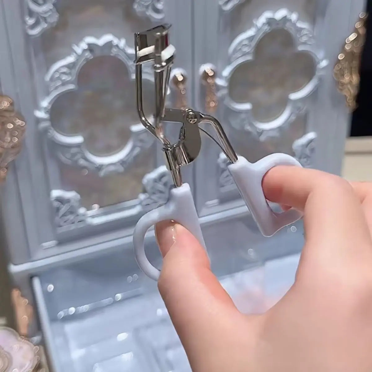 Flower Knows – Butterfly Cloud Collar Series Eyelash Curler