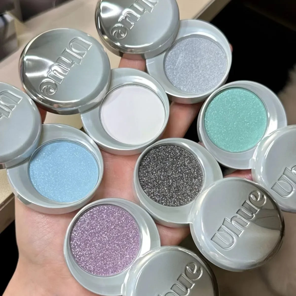 Uhue – Y3K Millennial Monochrome Single Eyeshadow