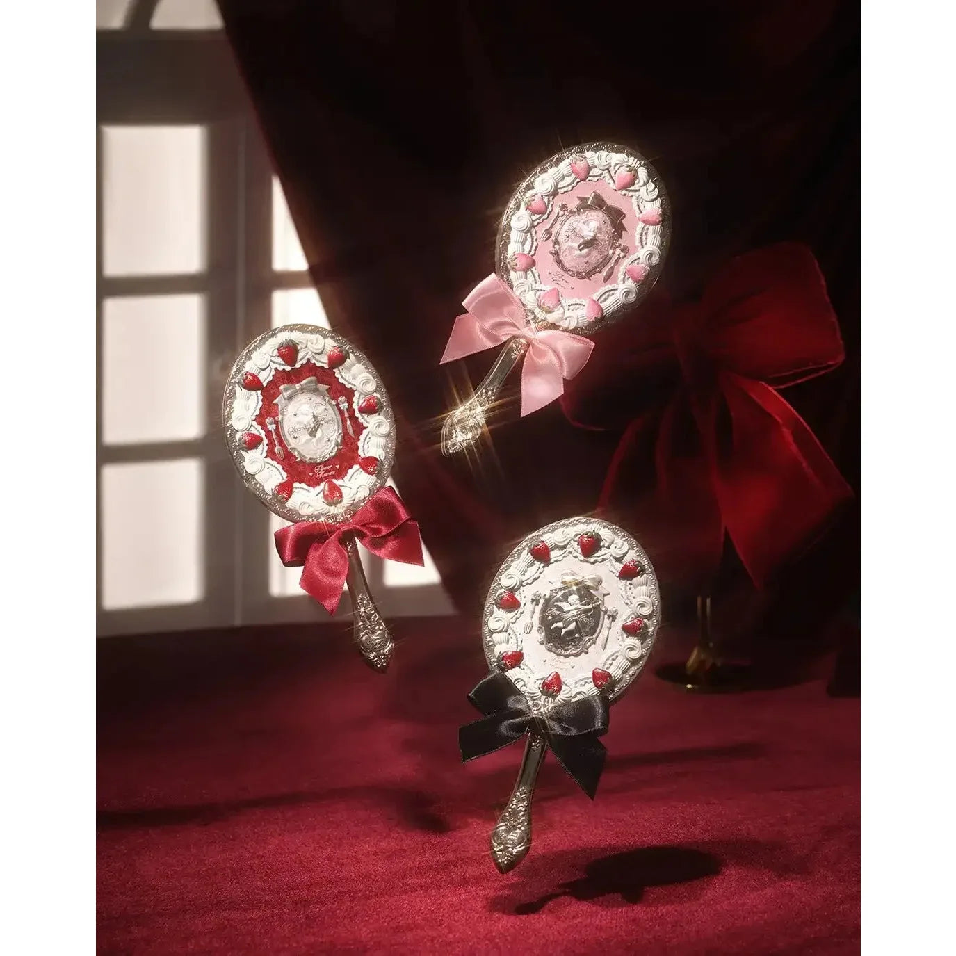 Flower Knows – Strawberry Cupid Hand Mirror