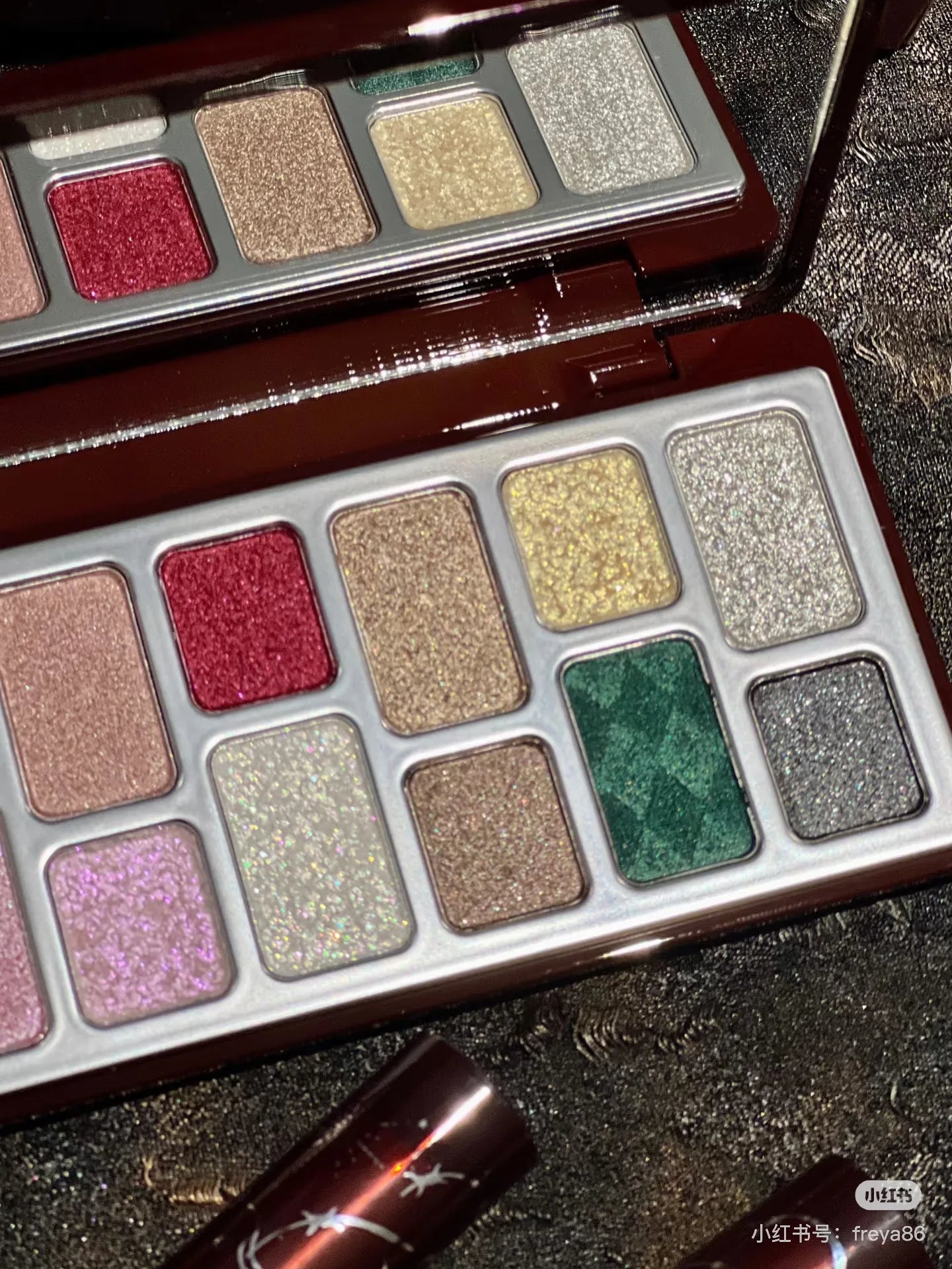 Cheeryep Qianyan – Starlight Wishes Christmas Eyeshadow Palette (16 colori)