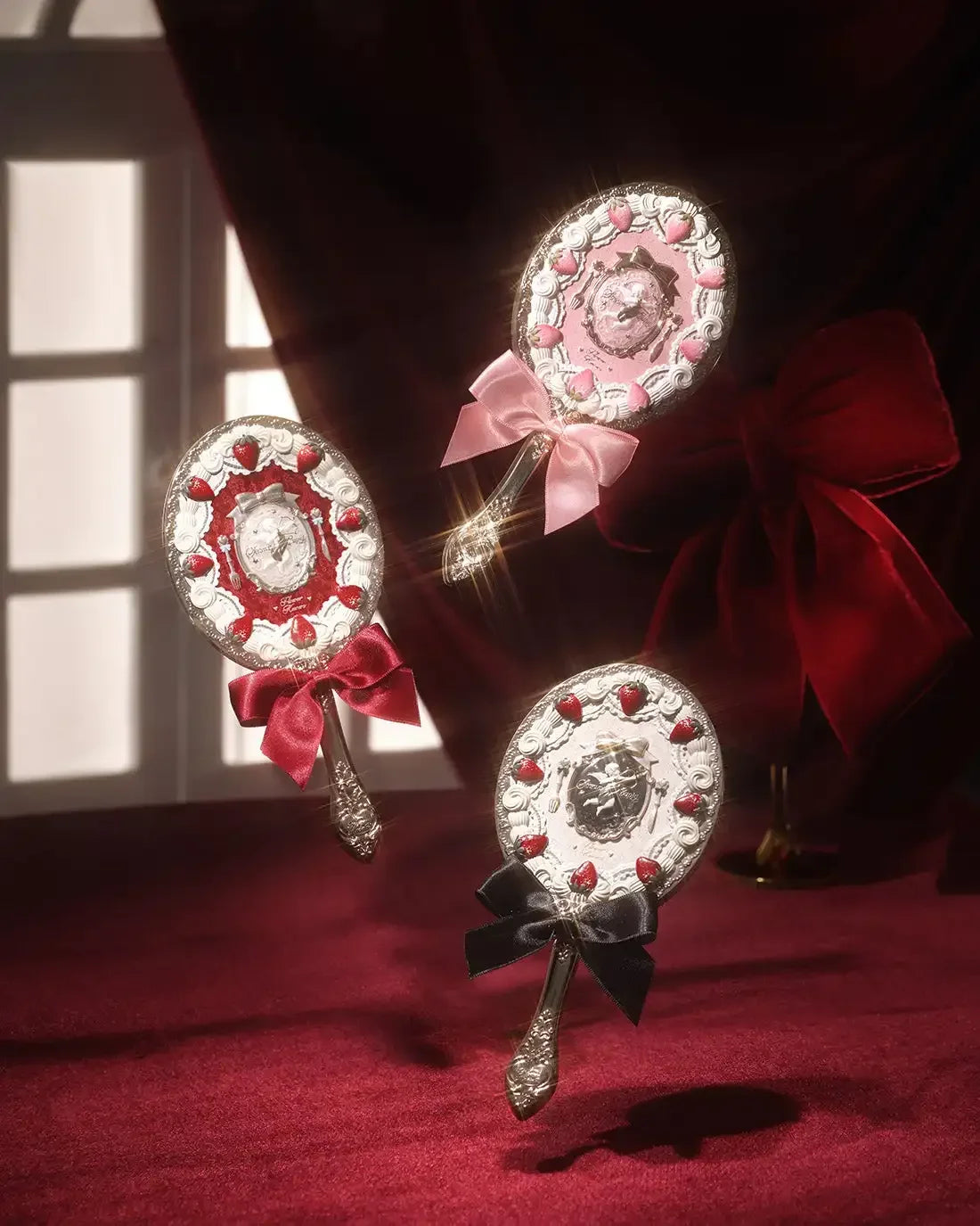 Flower Knows – Strawberry Cupid Hand Mirror