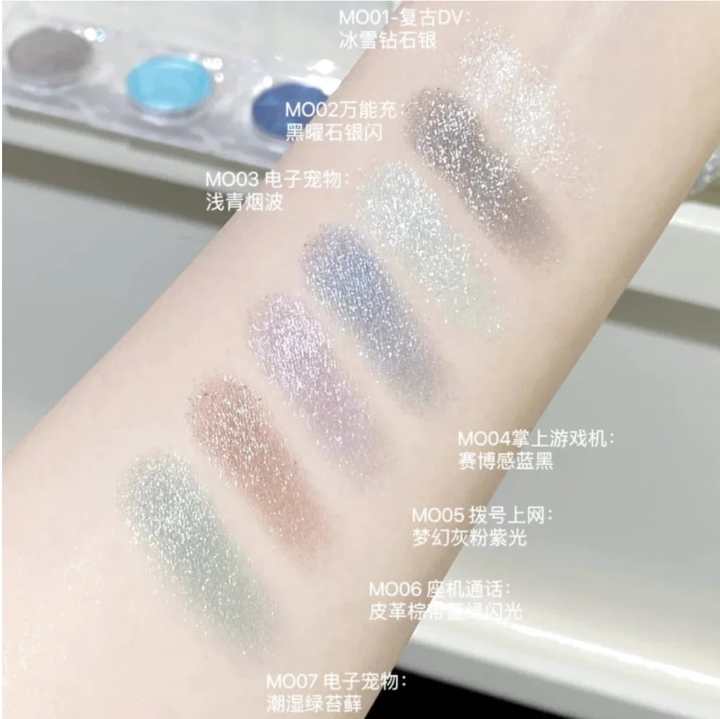 LEEMEMBER Momo n Dreamcore Monochrome Eyeshadow